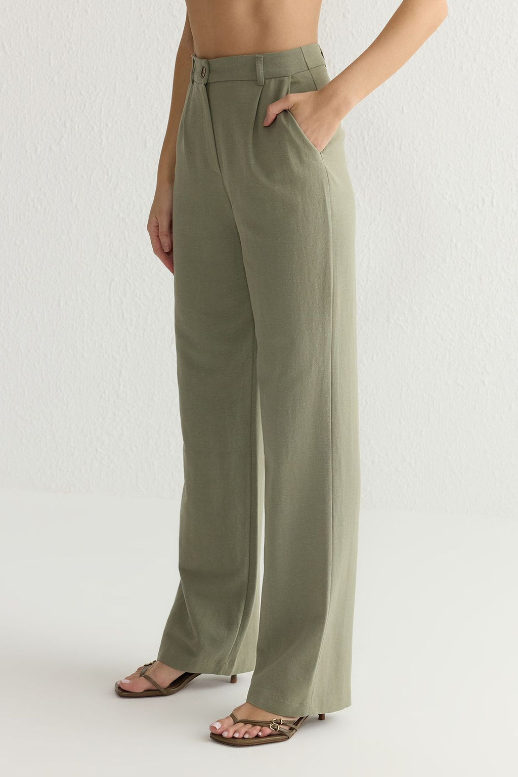 TRENDYOLMILLA Haki Keten Gorunumlu Wide Leg/Genis Paca Dokuma Pantolon TWOSS25PL00018