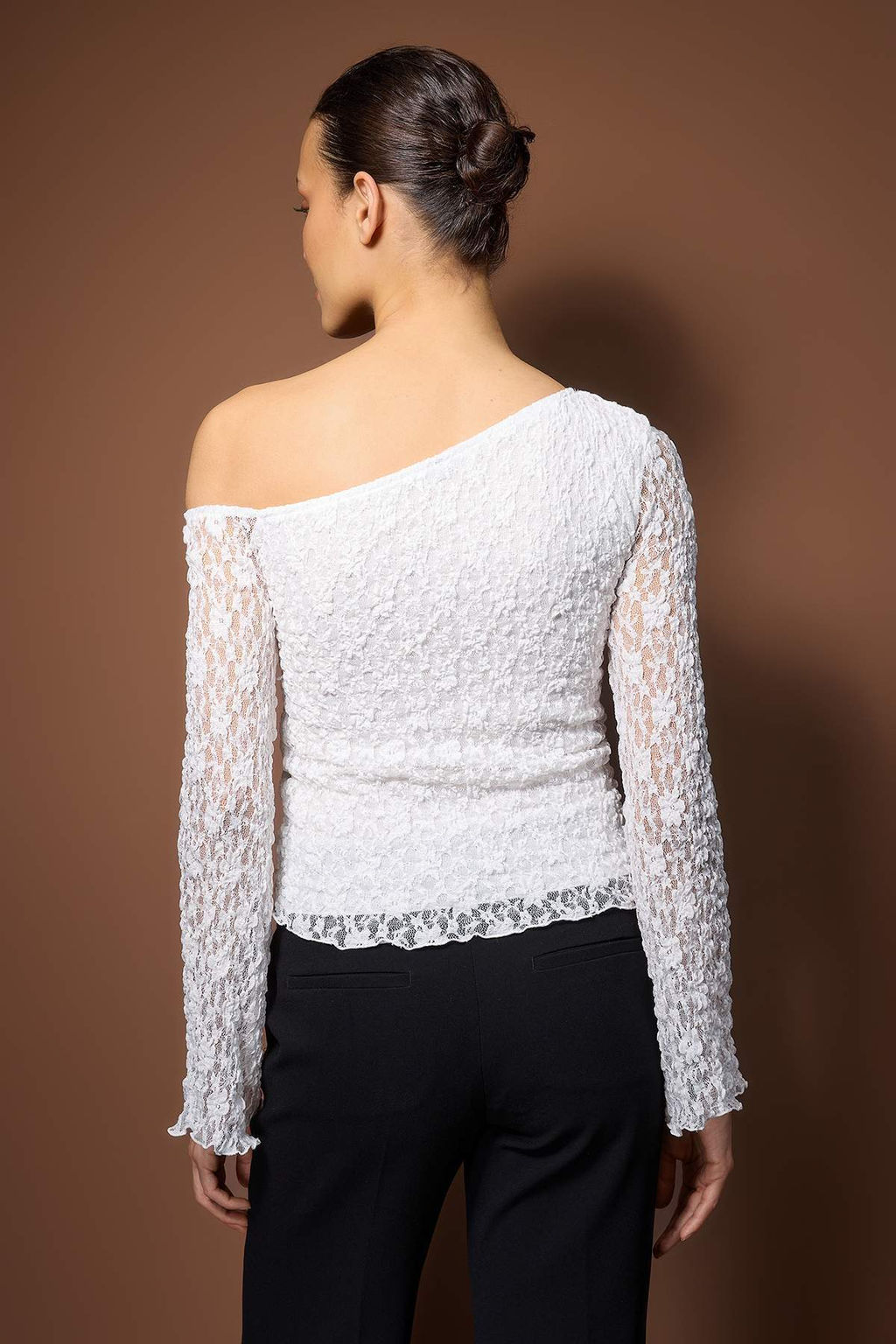 Kahverengi Dantel Asimetrik Yaka Fitted/Vucuda Oturan Orme Bluz TWOAW26BZ00036 - Trendyolmilla фото 12