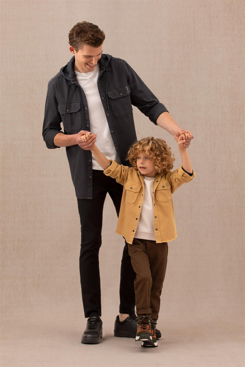 Рубашка песочного цвета с длинными рукавами и капюшоном для мальчика - U.s. polo assn фото 4