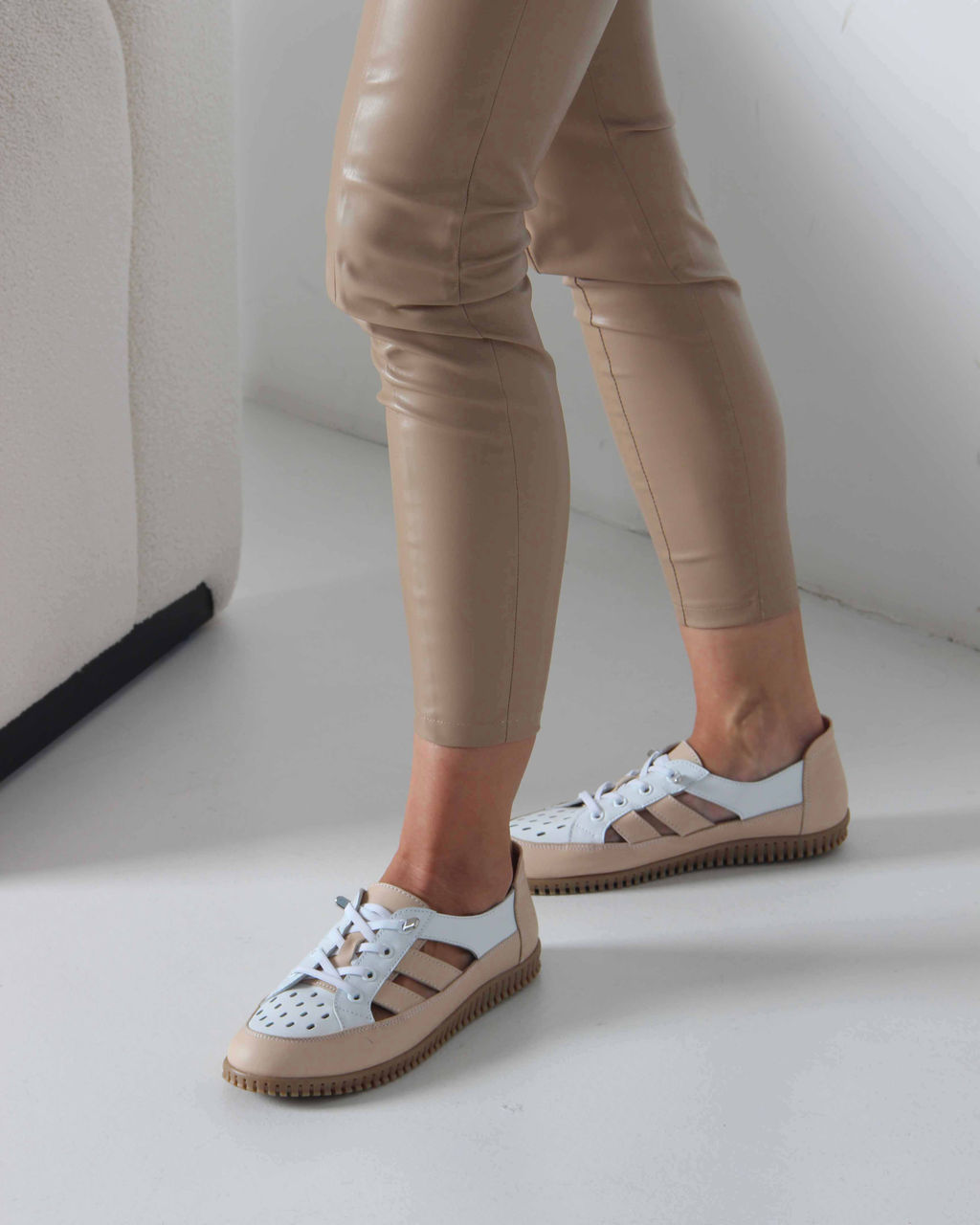 Слипоны 165.8000be. белый-бежевый