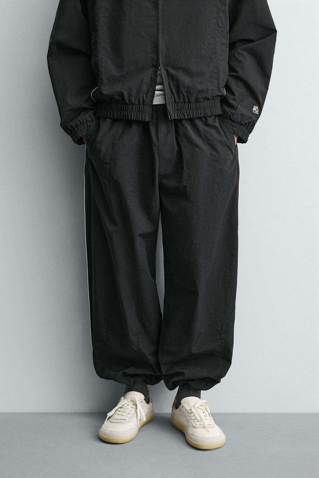 PANTAL?N JOGGER T?CNICO BANDAS CONTRASTE / Negro - Zara фото 12