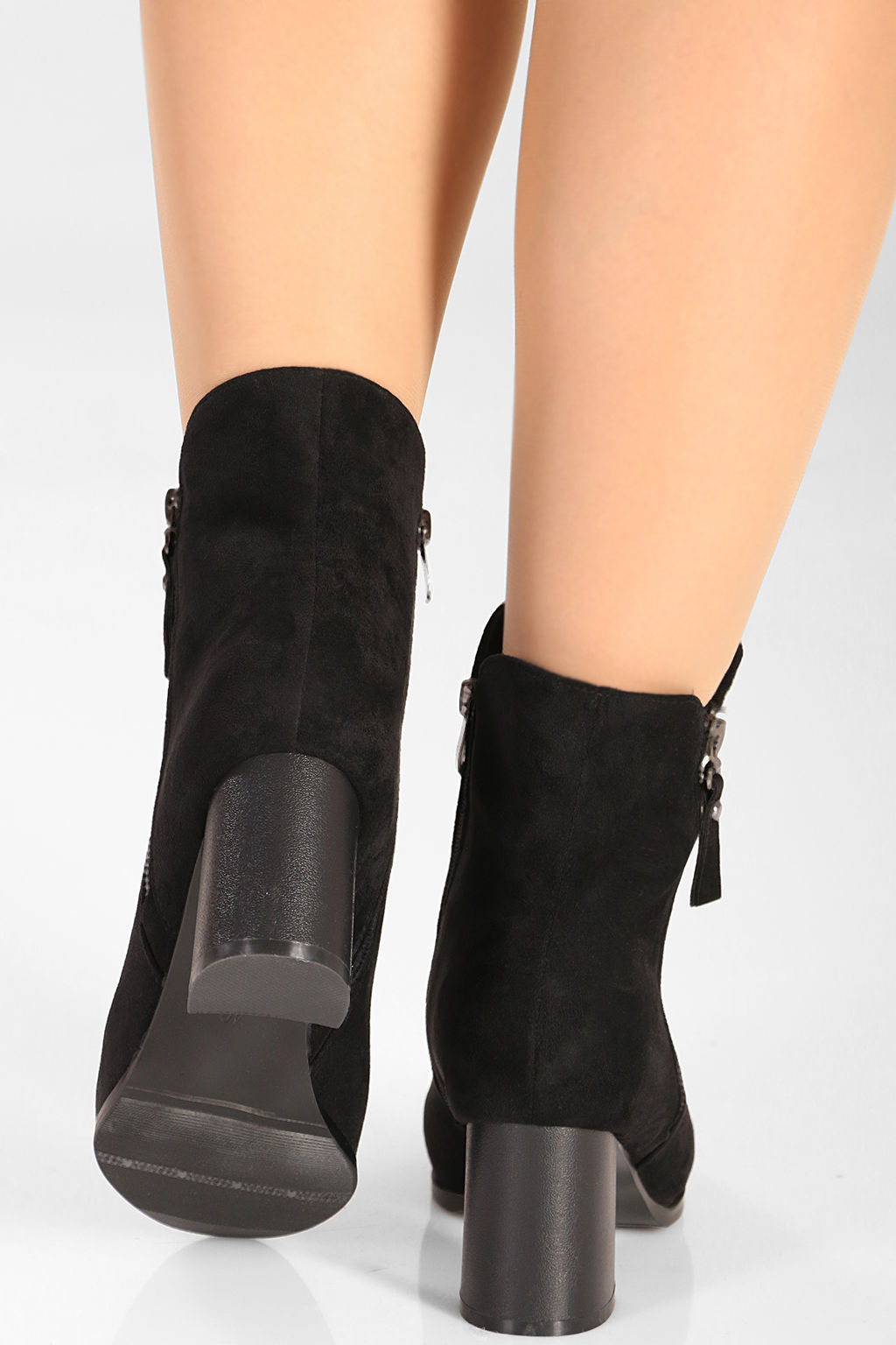 Ботинки женские черные на каблуке