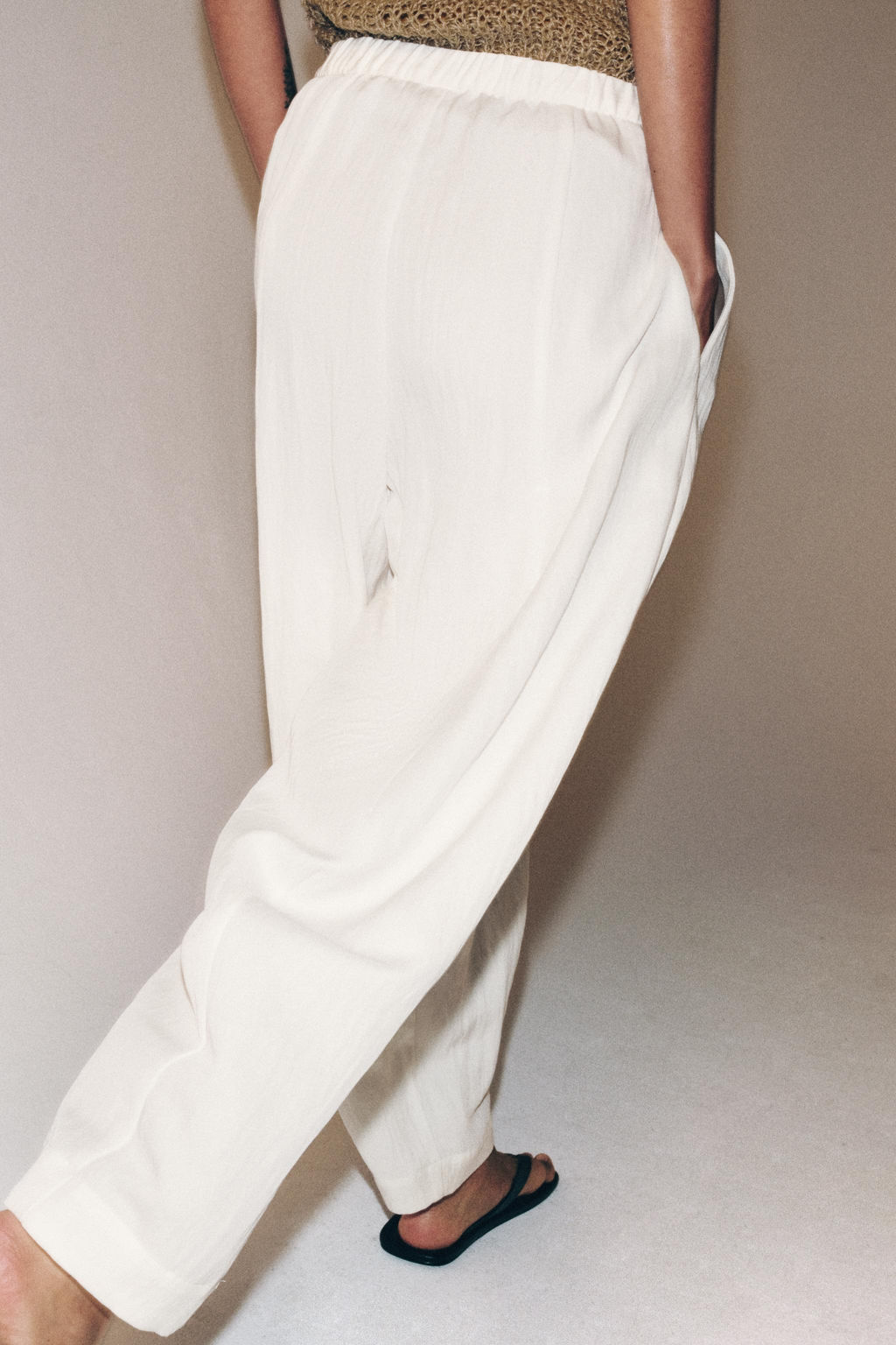 PANTAL?N BARREL FLUIDO ZW COLLECTION / Blanco roto - Zara фото 3