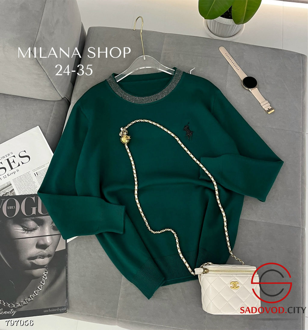 Элегантная кофта с вышивкой и стразами