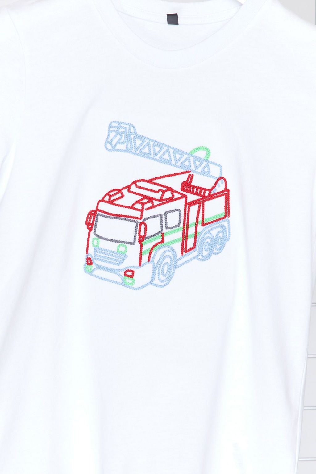 Beyaz Erkek Cocuk %100 Pamuk Araba Desenli Regular/Normal Kal?p K?sa Kol Orme T-Shirt TKDSS24TS00031 - Trendyolmilla фото 3