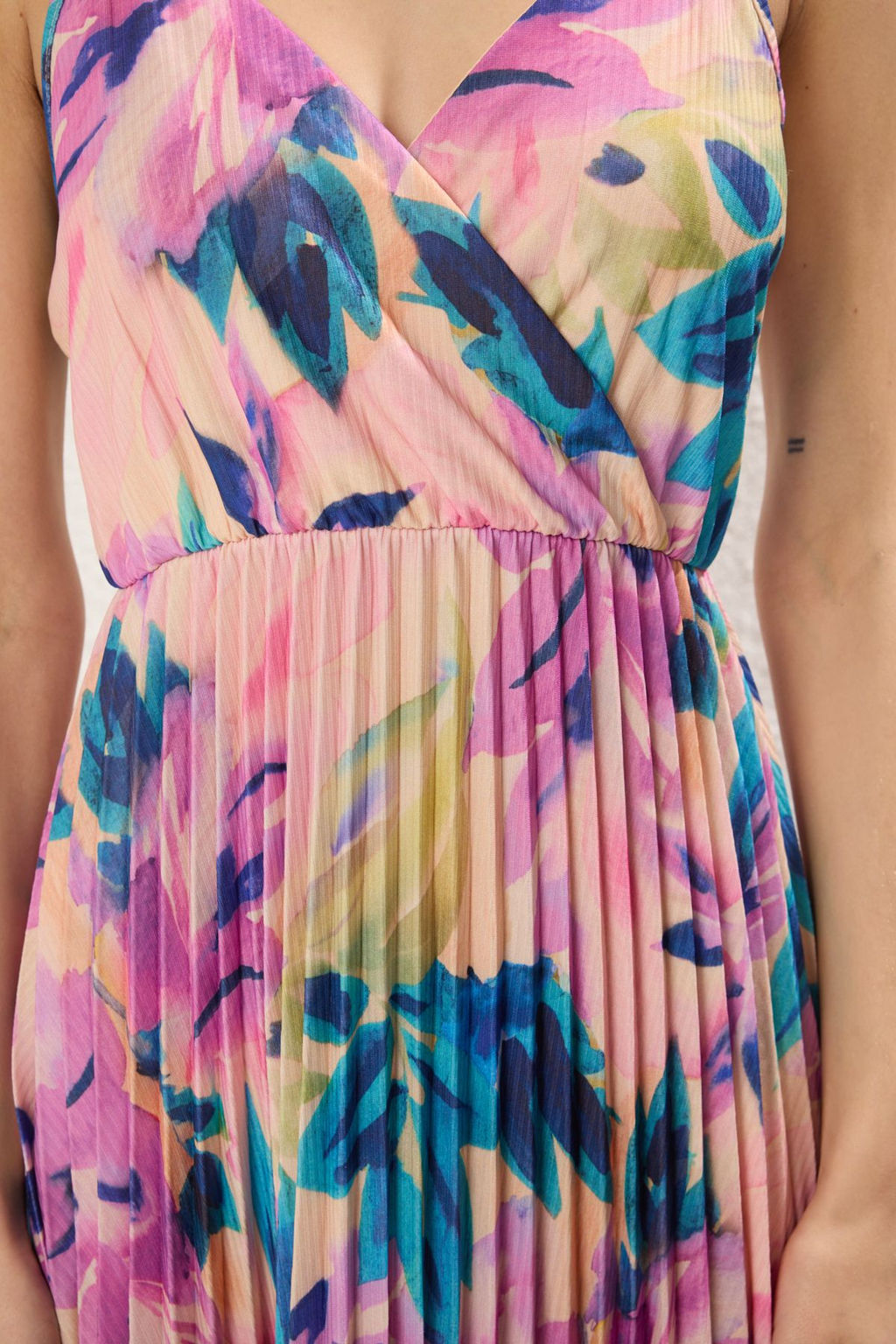 TRENDYOLMILLA Siyah Belden Ac?lanMidi Kruvaze Piliseli Ayarlanabilir Ask?l? Esnek Orme Elbise TWOSS20EL2729  фото 24