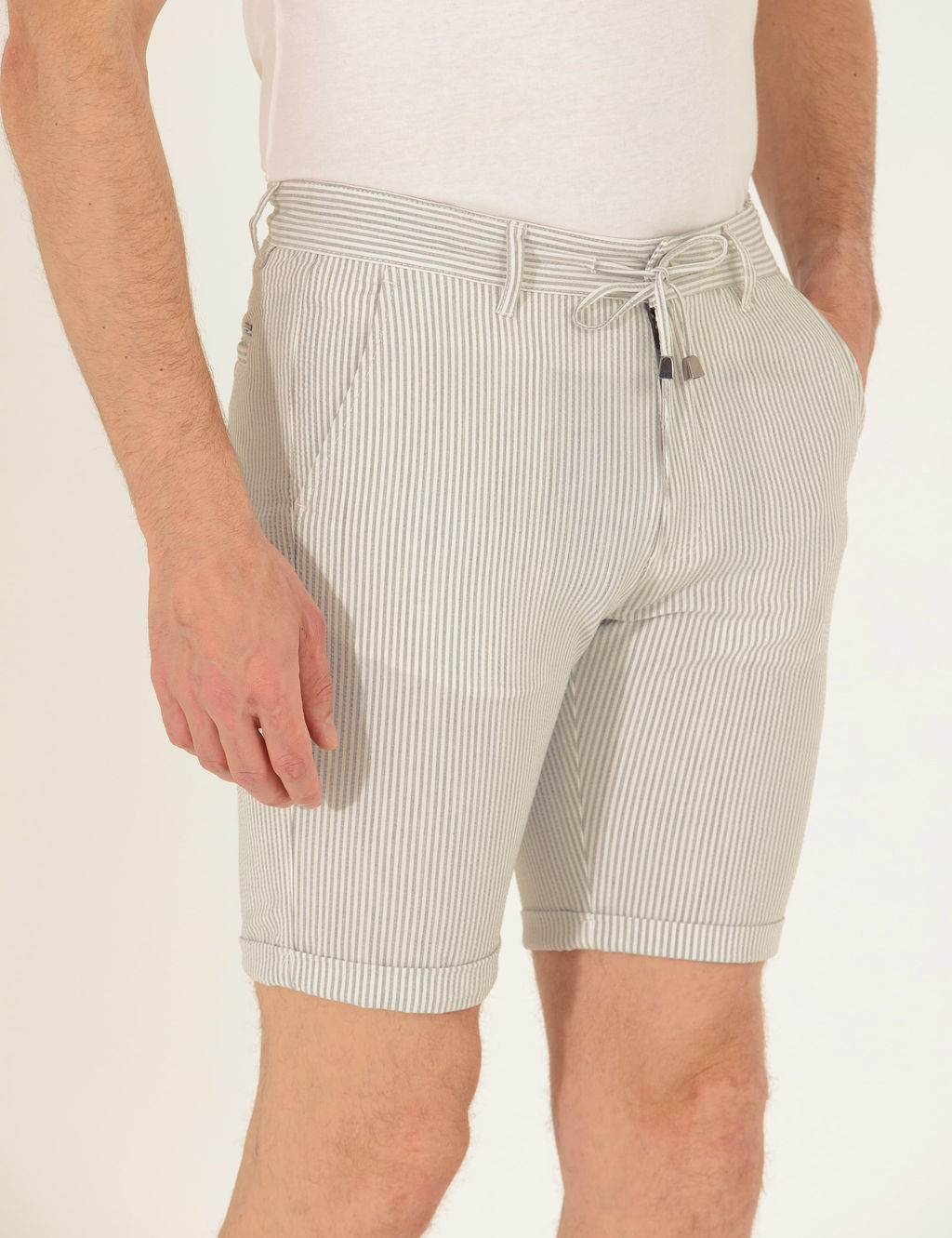 Gri Slim Fit Beli Lastikli _izgili Ba_c_kl_ Bermuda _ort