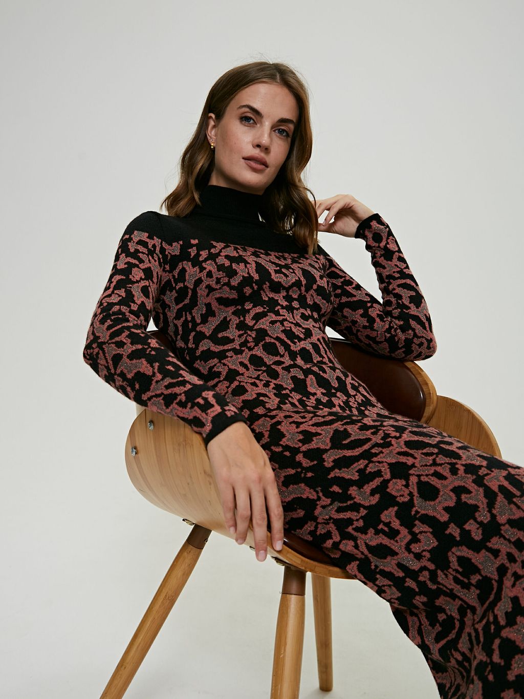 Платье со стилевым жаккардом листья