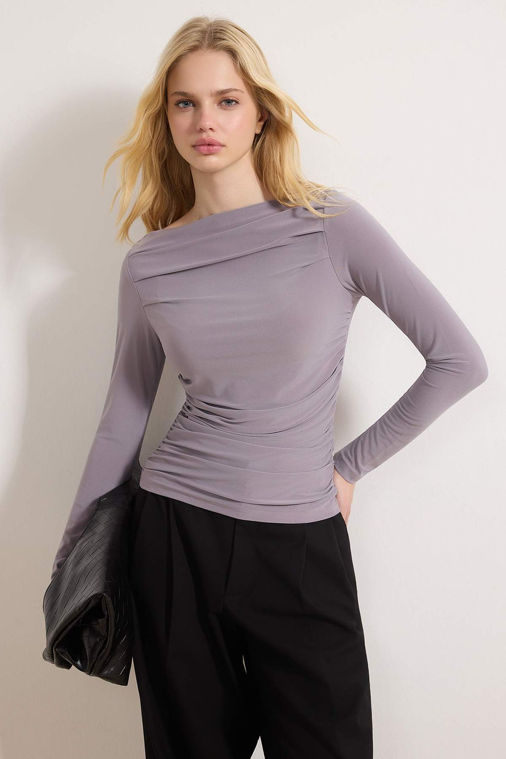 Vizon Kay?k Yaka Drapeli Vucuda Oturan Esnek Orme Bluz TWOAW25BZ00109