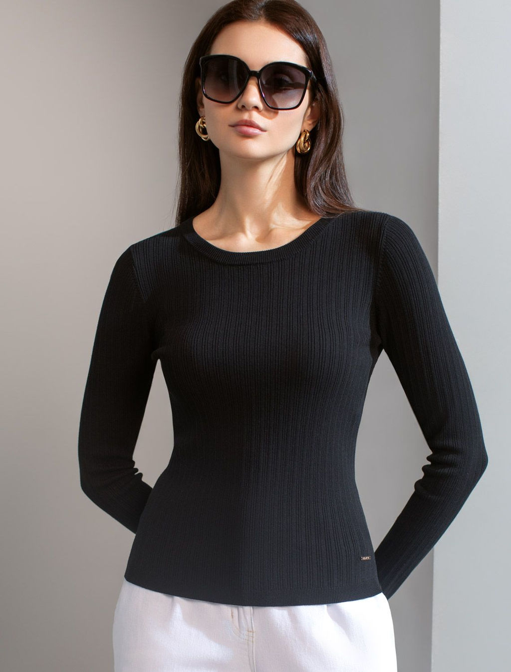 Джемпер тонкой вязки из вискозы с нейлоном