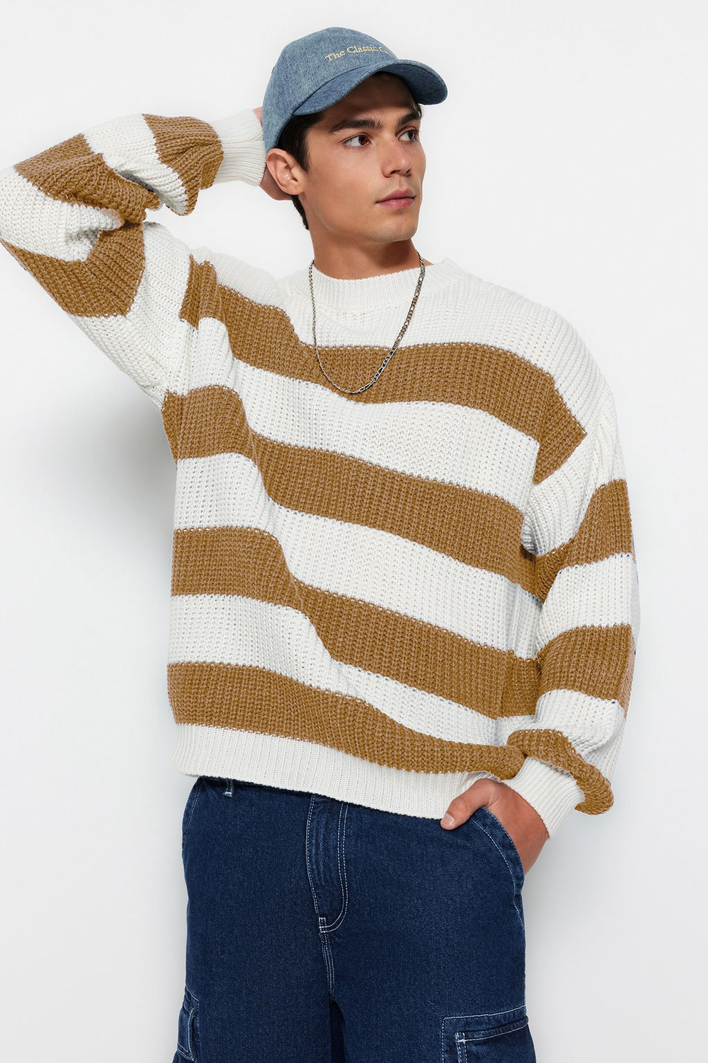 TRENDYOL MAN Koyu Yesil Casual Oversize Fit Genis Kal?p Bisiklet Yaka Cizgili Triko Kazak TMNAW23KZ00106