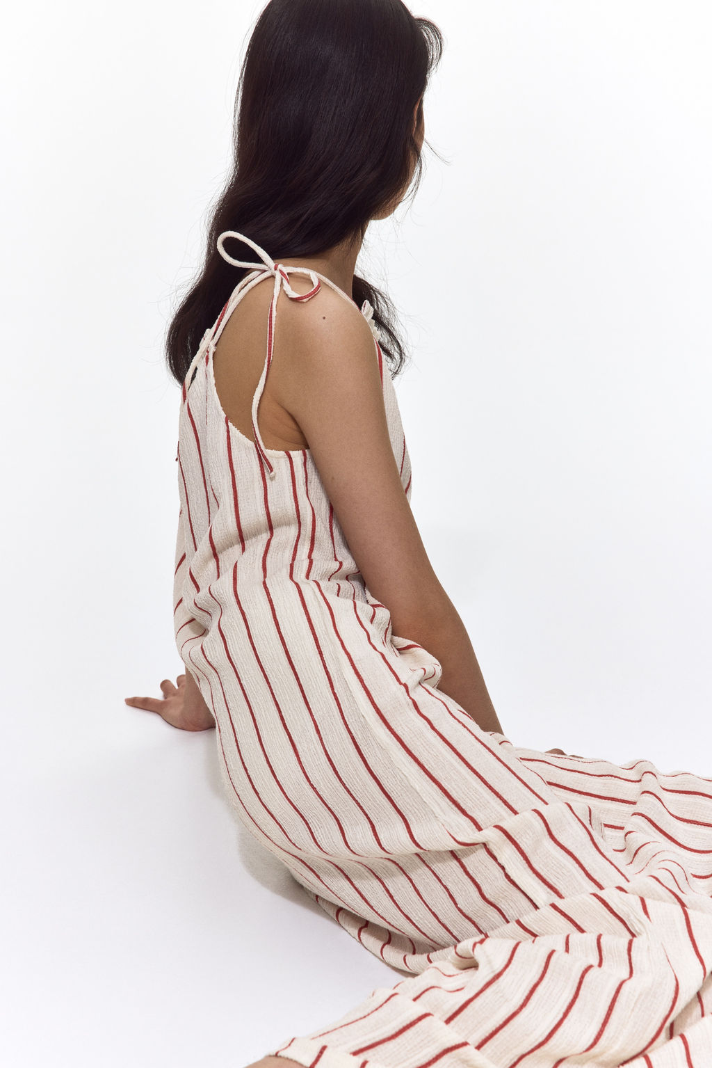 Vestido efecto arrugado con tirantes de lazo - H&m фото 6