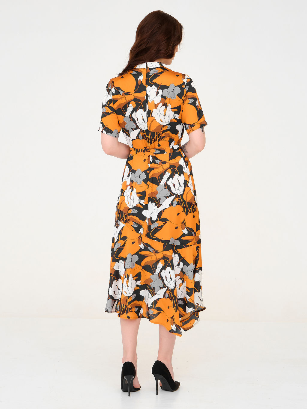 Платье с ассиметричной линией низа