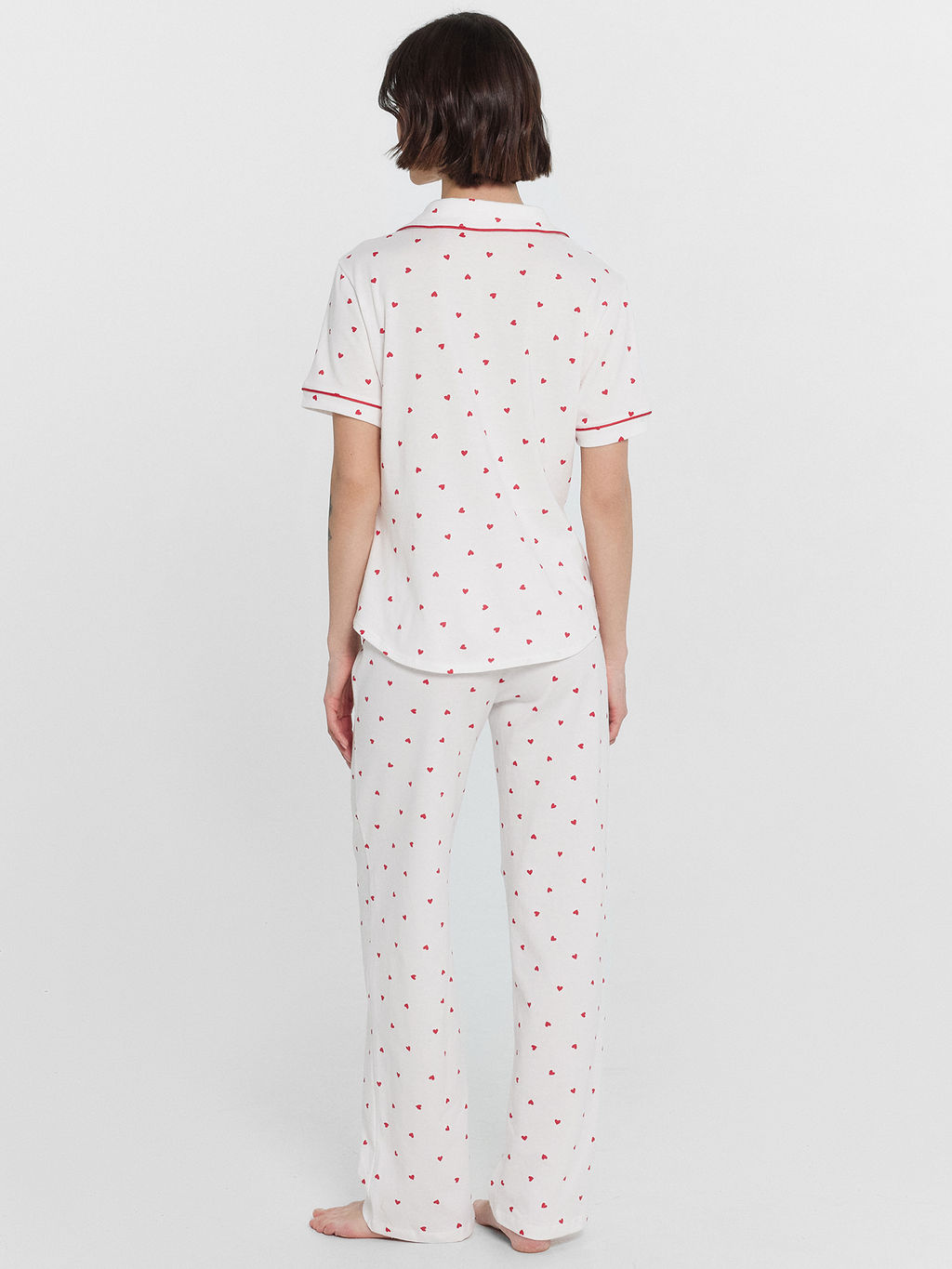 Пижама женская белая с принтом "сердечки"