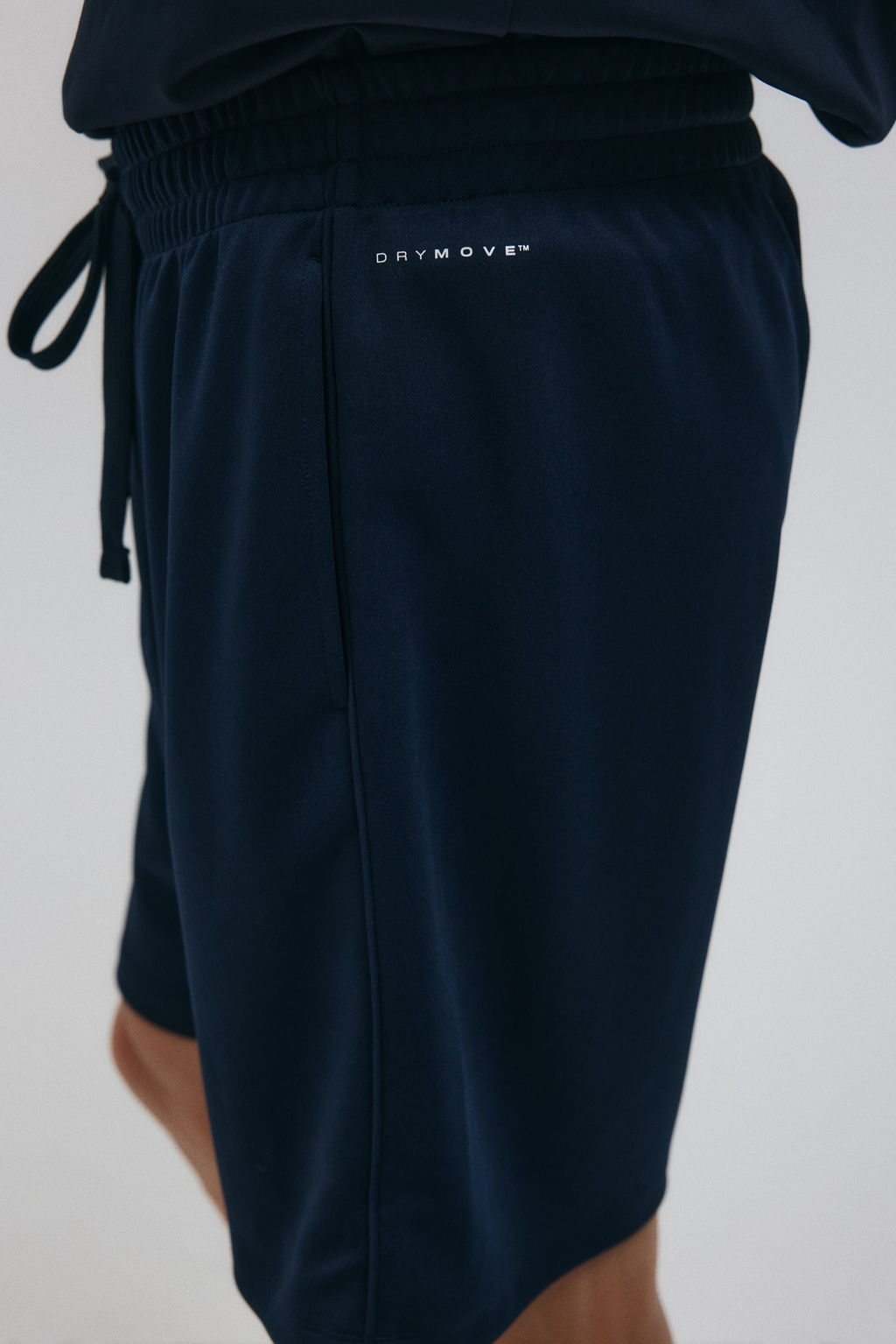 Pantal?n corto de deporte con DryMove Regular Fit - H&m фото 4