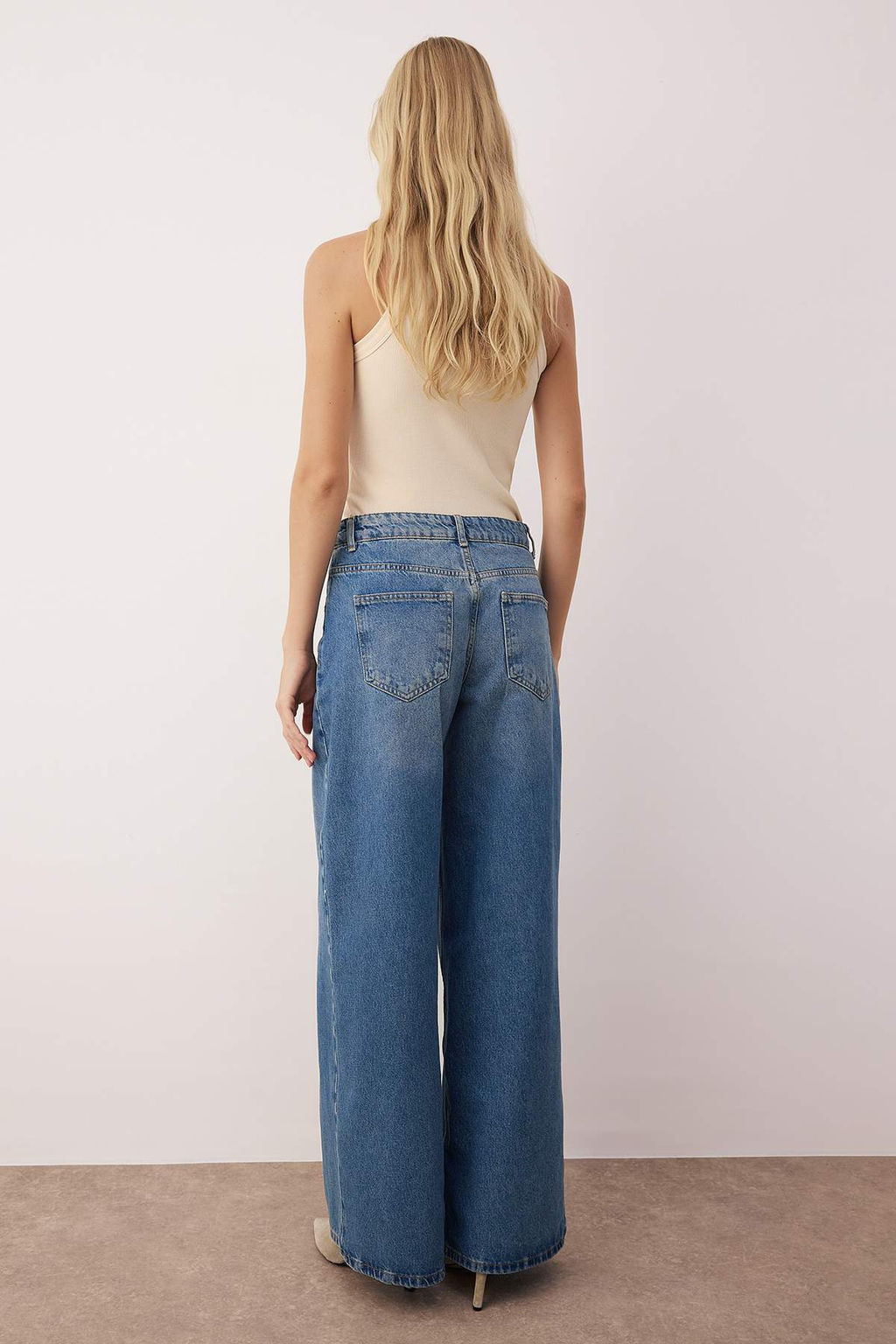 Mavi Normal Bel Kemerli Ekstra Genis Paca Wide Leg Jeans TWOAW26JE00010 - Trendyolmilla фото 4