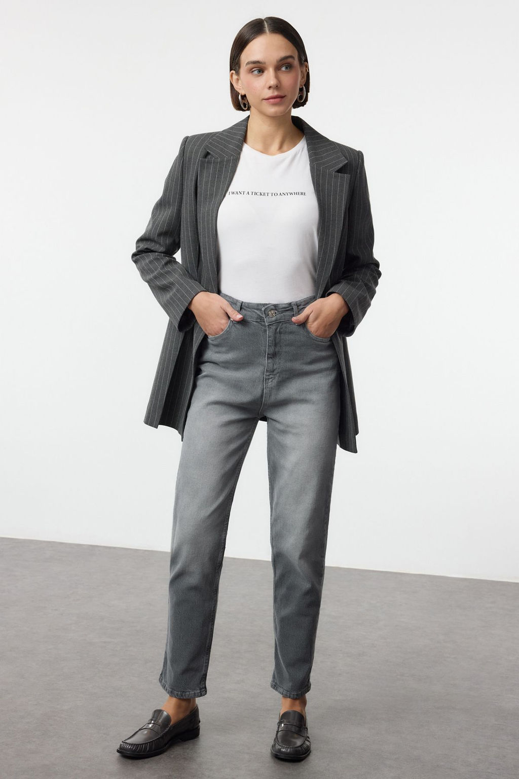 Gri Yuksek Bel Comfort Mom Jeans TWOAW25JE00172 - Trendyolmilla фото 2