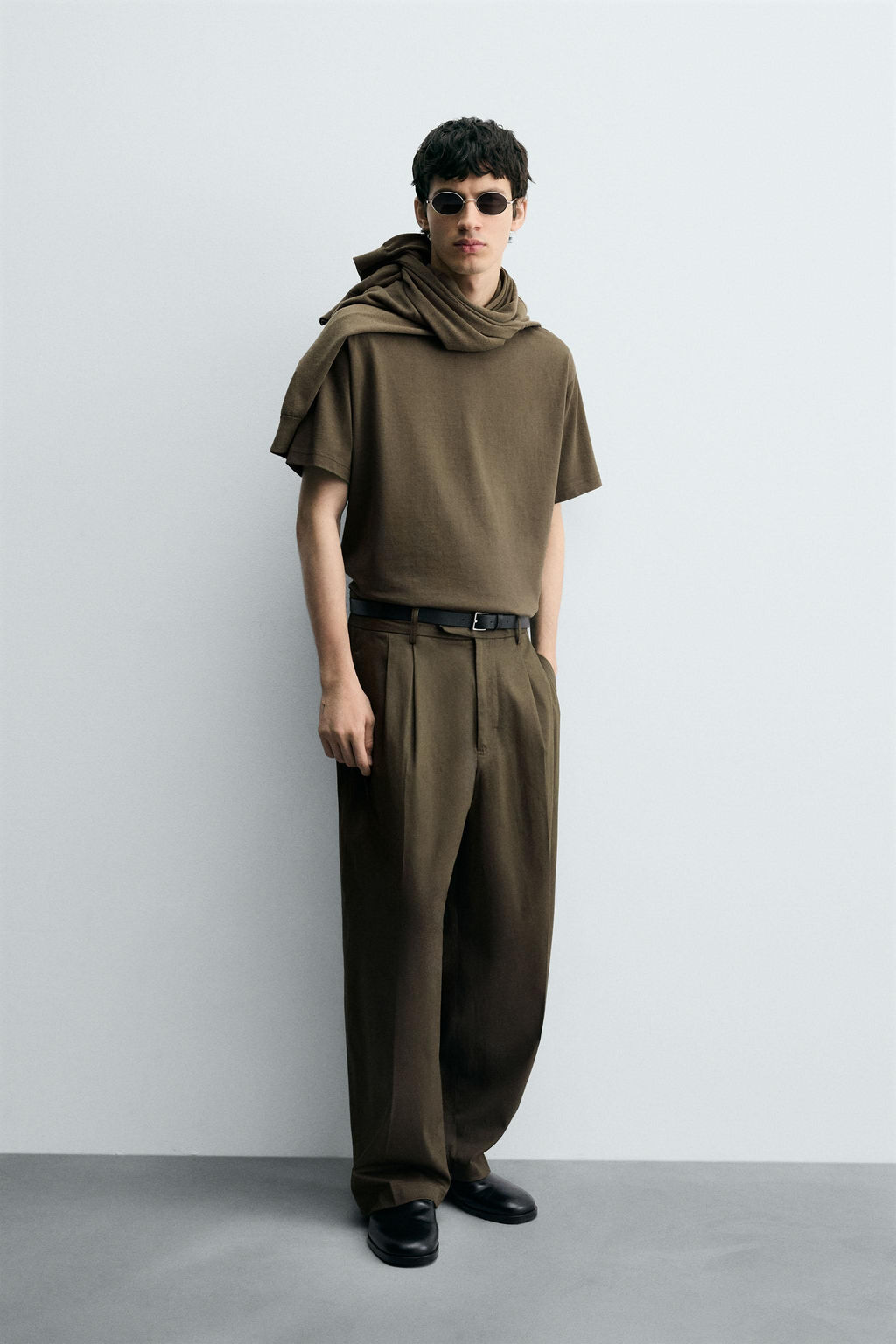 RELAXED FIT PLEATED TROUSERS