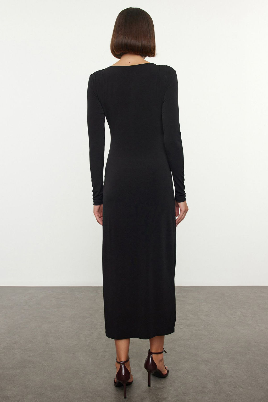 TRENDYOLMILLA Siyah Aksesuar Detayl? Fitted/Vucuda Otura Maxi Esnek Orme Elbise TWOAW25EL00462 фото 14