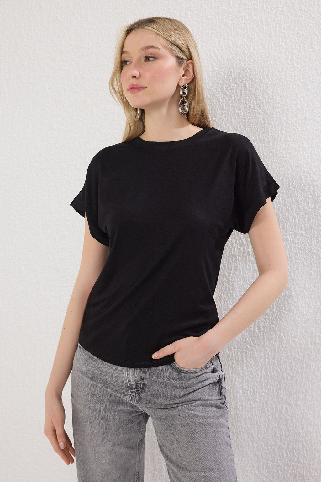 TRENDYOLMILLA Siyah Viskon Icerikli Regular/Normal Kesim Bisiklet Yaka Orme T-Shirt TWOSS25TS00167  фото 6