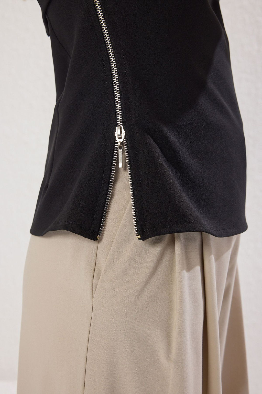 Siyah Fermuar Detayl? Straplez Fitted Dokuma Bluz TWOSS25BZ00422 - Trendyolmilla фото 4