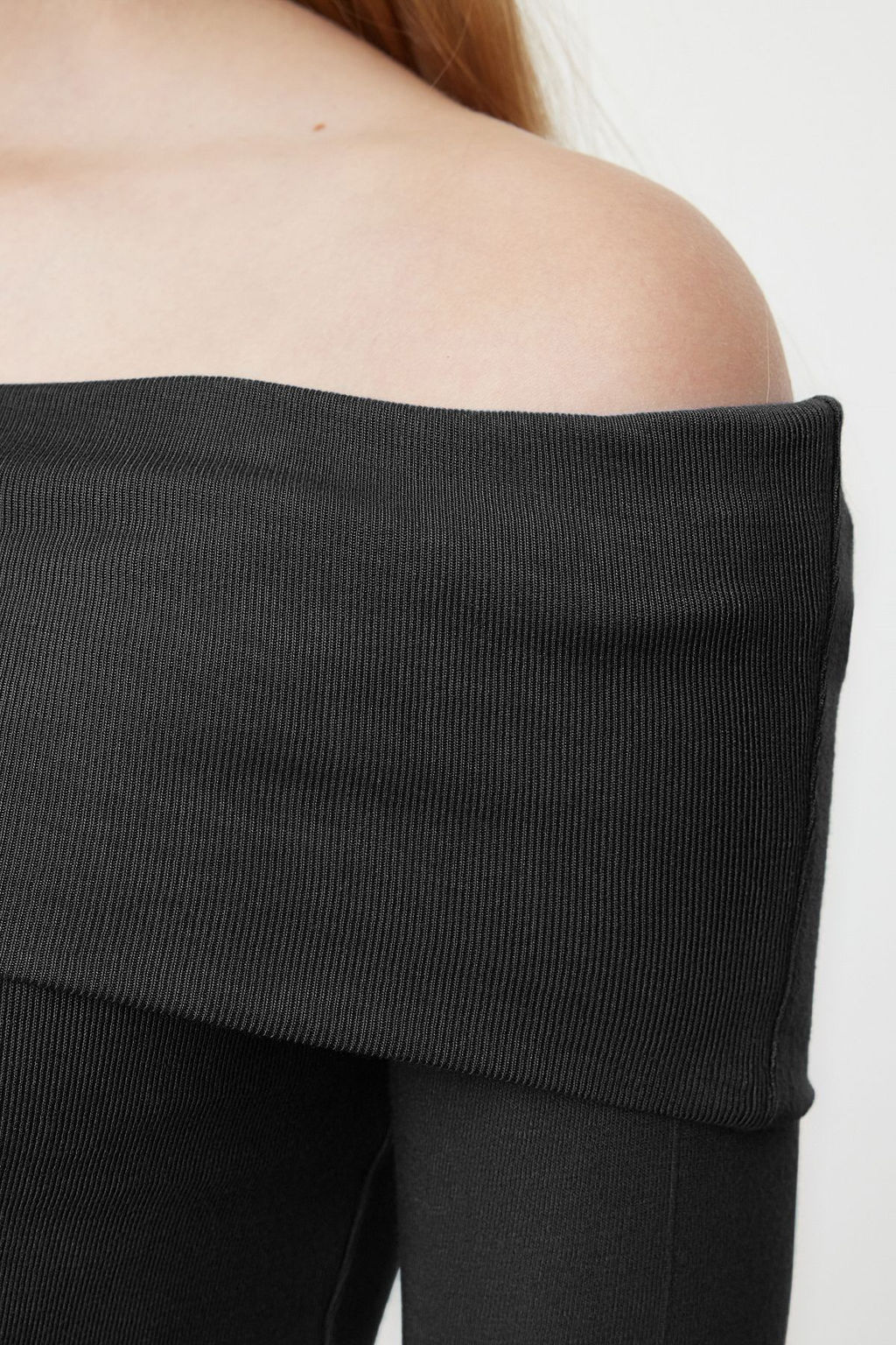 Trendyolmilla Siyah Carmen Yaka Fitted/Vucuda Oturan Crop Esnek Orme Bluz TWOAW25BZ00008  фото 4