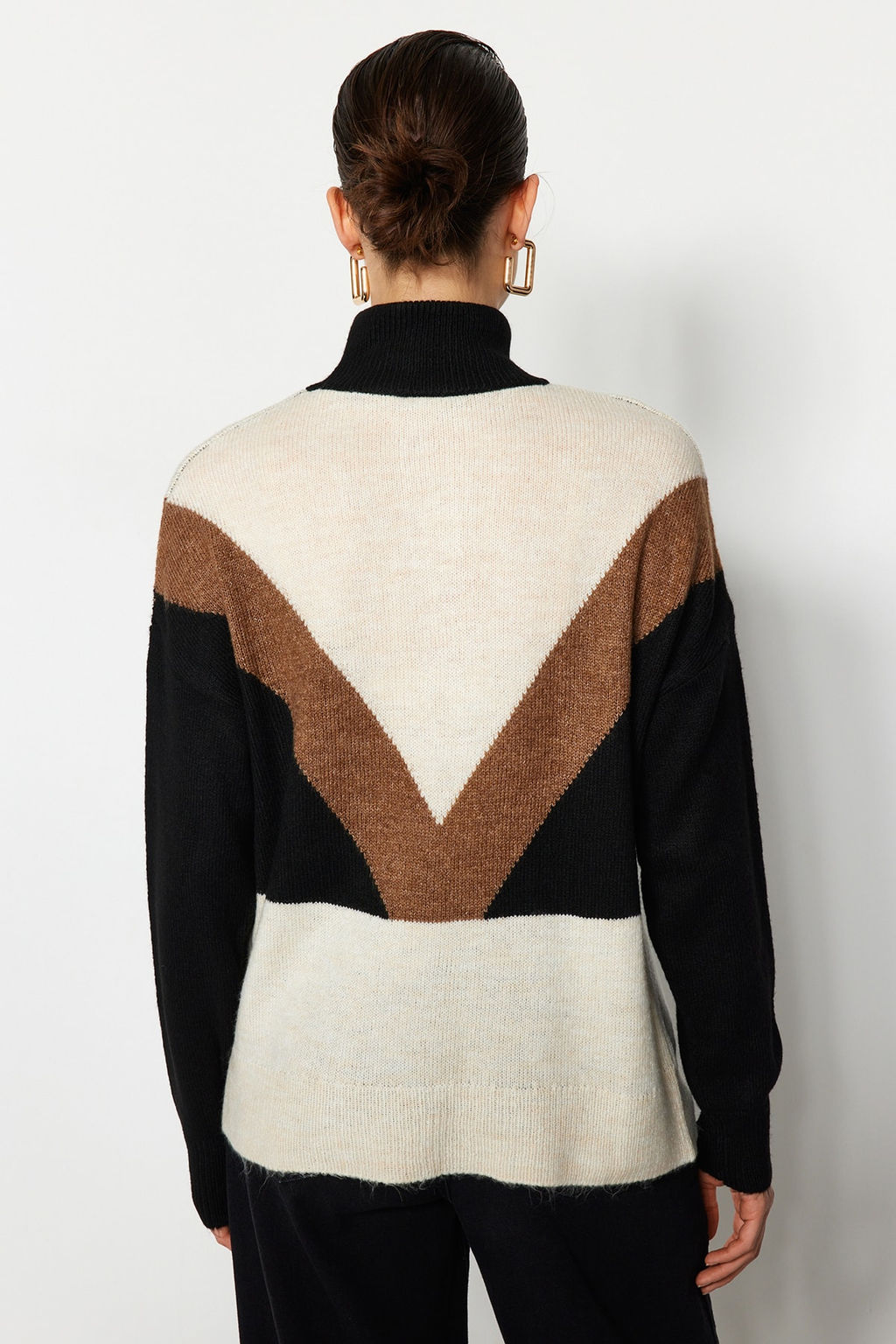 Siyah Genis Kal?p Dik Yaka Renk Bloklu Triko Kazak TWOAW24KZ00092 - Trendyolmilla фото 5