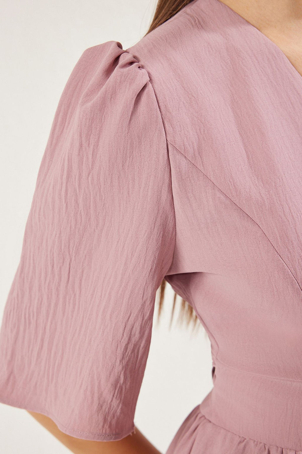 Pembe Etegi Belden Ac?lan V Yaka Kusakl? Midi Aerobin Dokuma Elbise TWOSS23EL02164