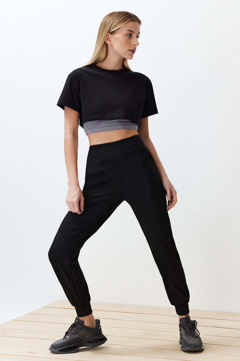 Siyah Dalg?c/Scuba Kumas Rahat Kesim Orme Spor Esofman Alt? THMSS24EA00001