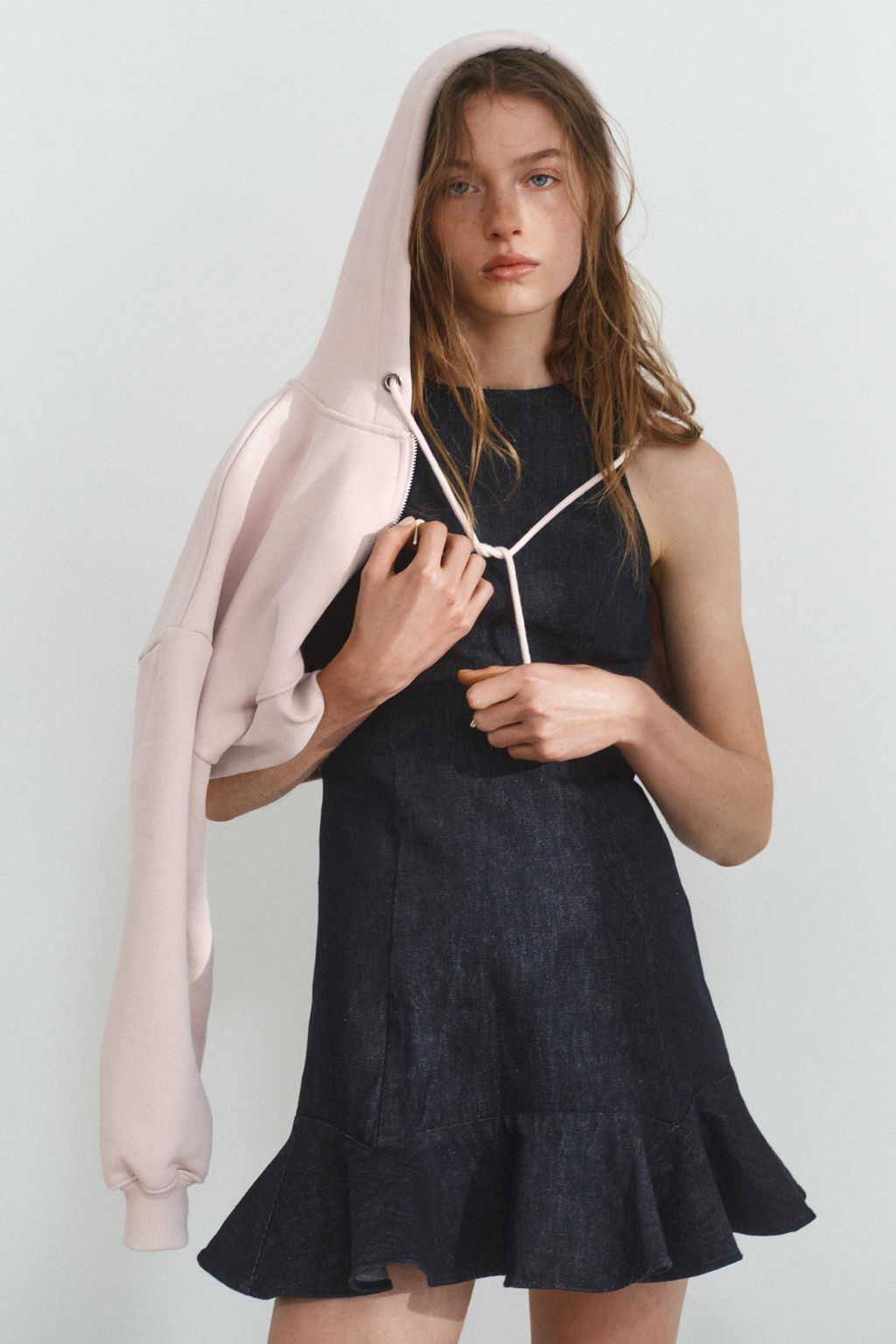 VESTIDO DENIM TRF VOLANTE / ?ndigo oscuro - Zara фото 3