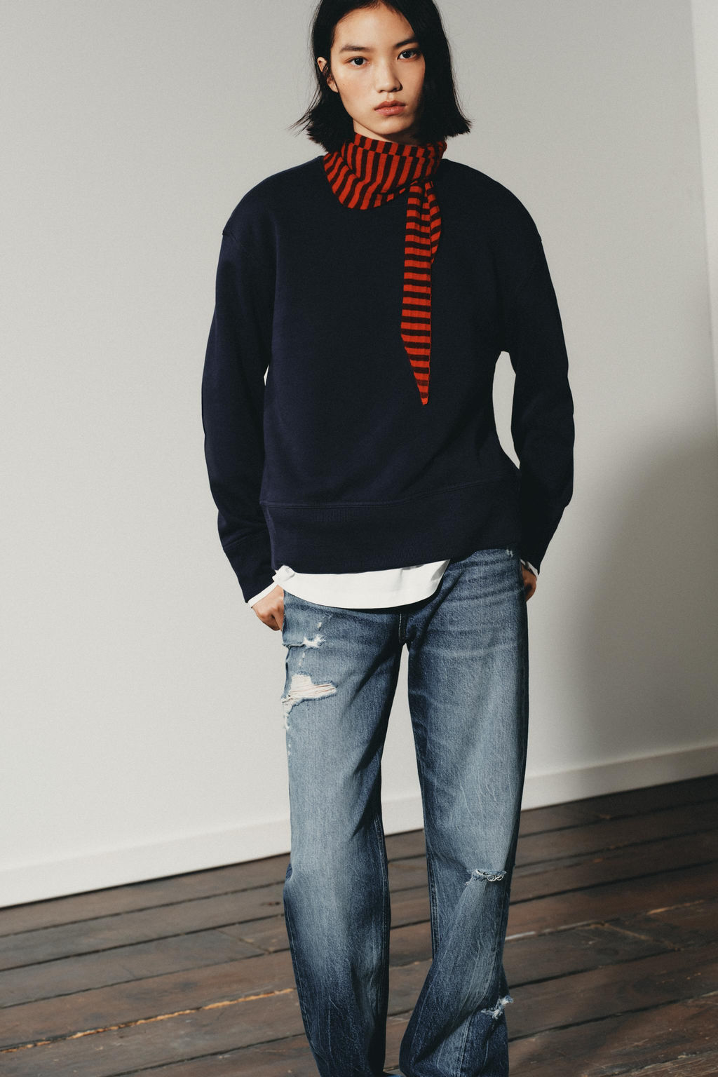 CONTRAST PLUSH SWEATSHIRT - Zara фото 2