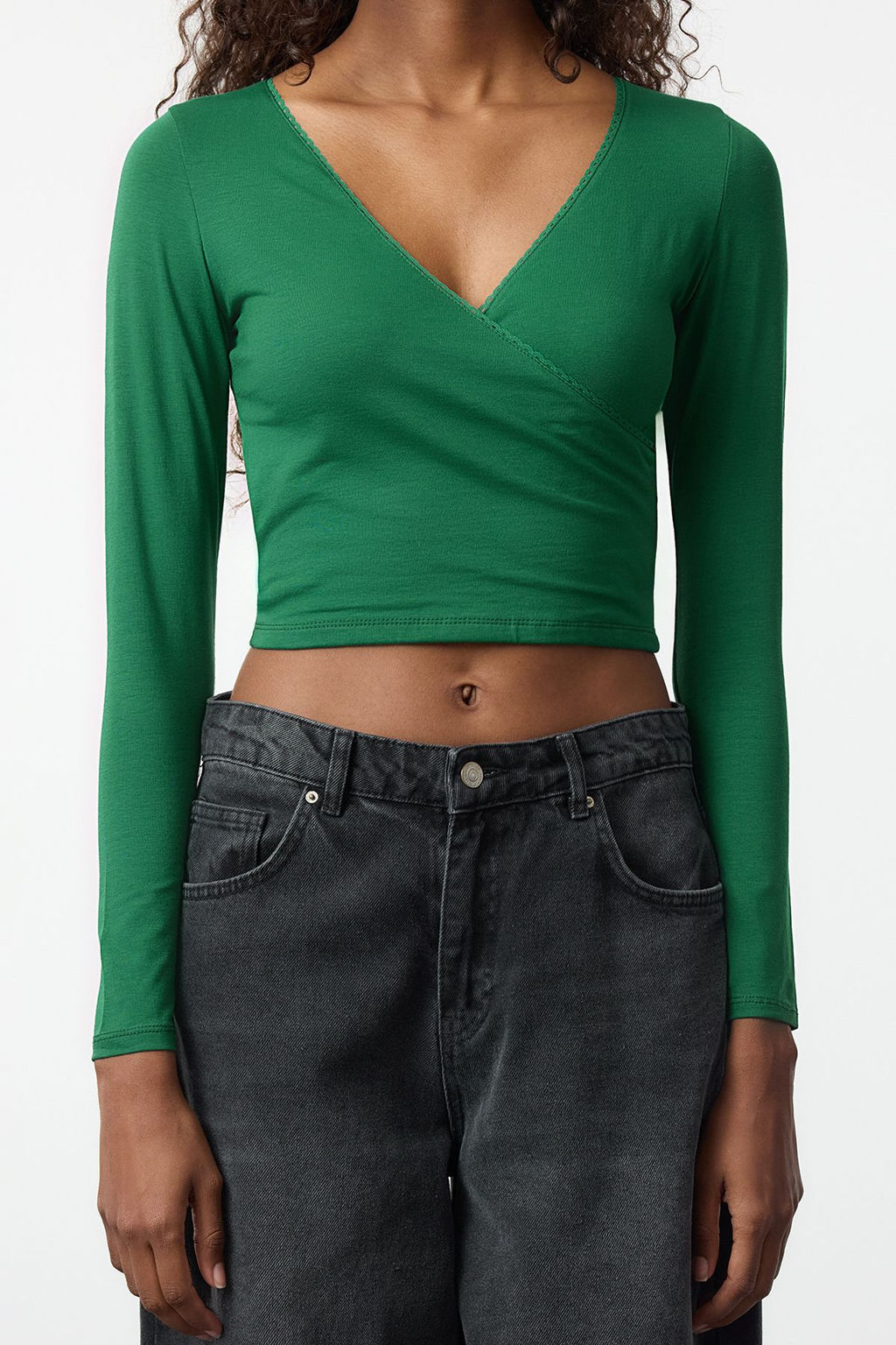 Trendyolmilla Siyah Derin Kruvaze Yaka Dantel Detayl? Uzun Kol Crop Pamuklu Esnek Orme Bluz TWOAW24BZ00291 фото 8