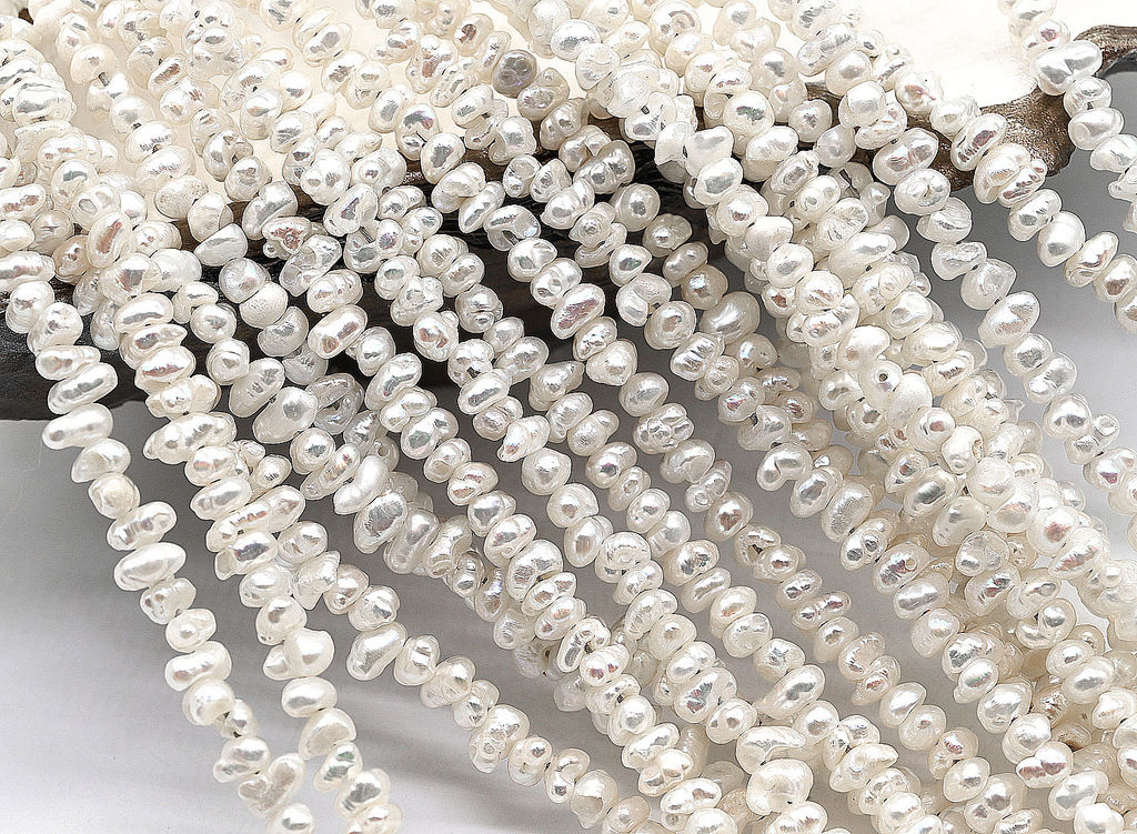 Бусины из жемчуга барочного 5*3мм белый, 38см, 135 бусины Радуга камня