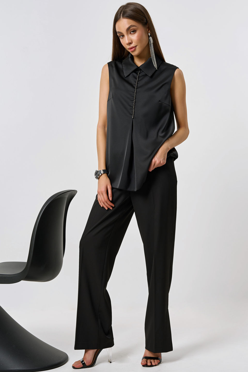 Блузка из атласа с воротником черная