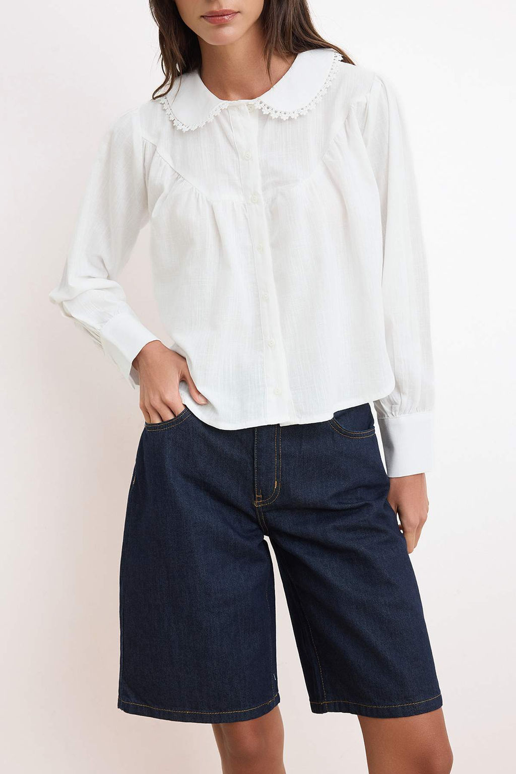 Beyaz Dantel Garnili Buzgulu Pamuklu Gomlek TWOSS26GO00084