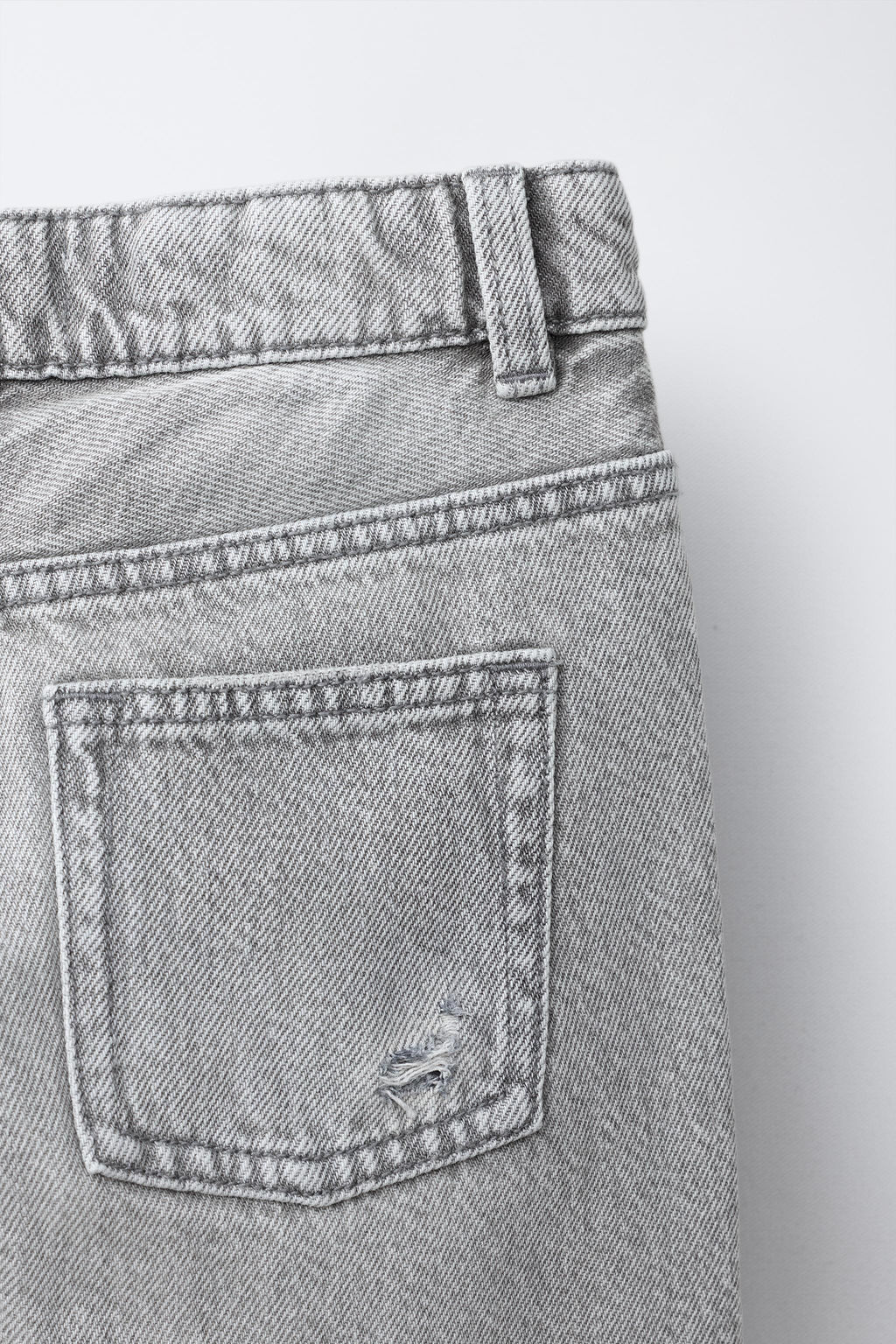 JEANS STRAIGHT ROTOS / Gris claro - Zara фото 4