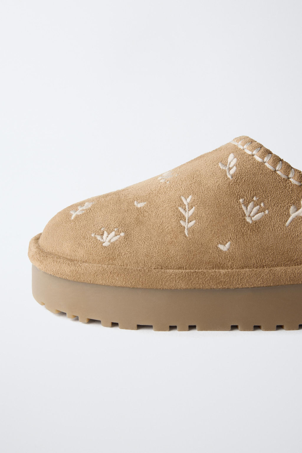 EMBROIDERED SHEEPSKIN CLOGS - Zara фото 7
