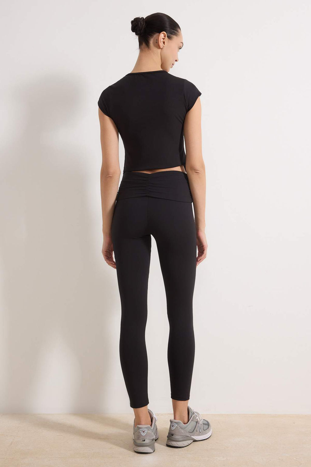 Siyah Buzgulu Bel Katlamal? F?rcal? Soft Kumas Spor Tayt THMSS26TY00007 - Trendyolmilla фото 4