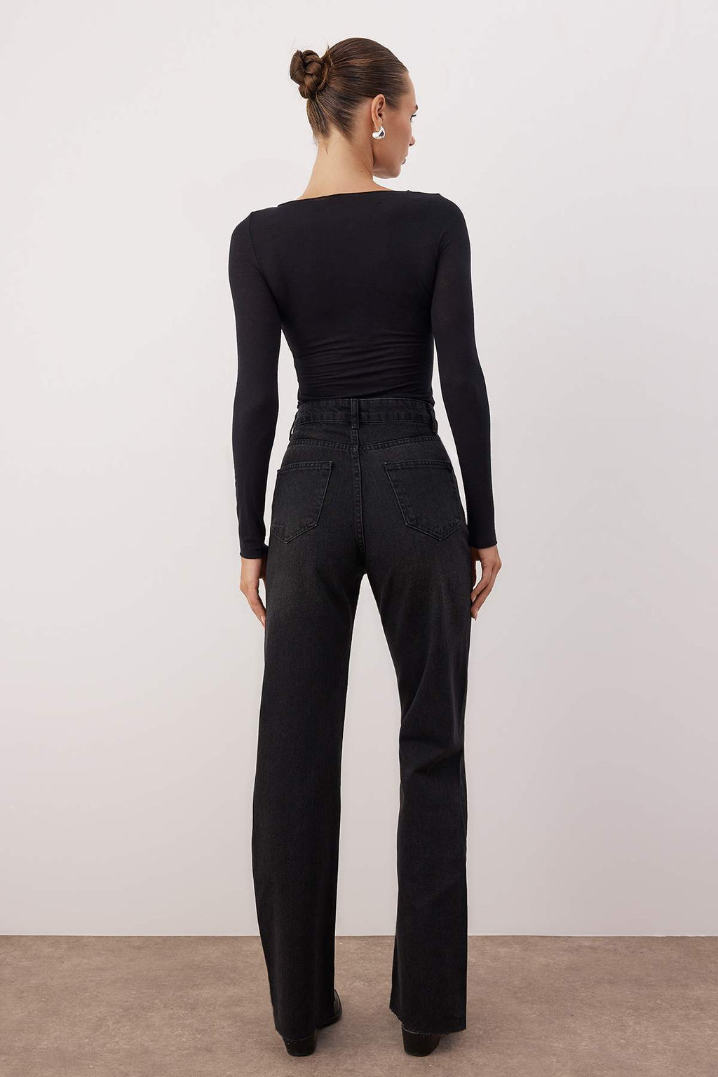 Siyah Yuksek Bel Wide Leg Jeans TWOAW26JE00285 - Trendyolmilla фото 5