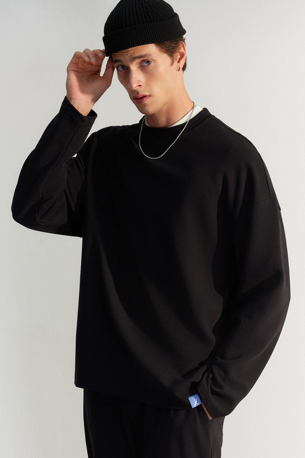 TRENDYOL MAN Siyah Oversize/Genis Kesim Limited Edition Dokulu Etiket Detayl? Sweatshirt TMNAW24SW00073 - Trendyolmilla фото 2