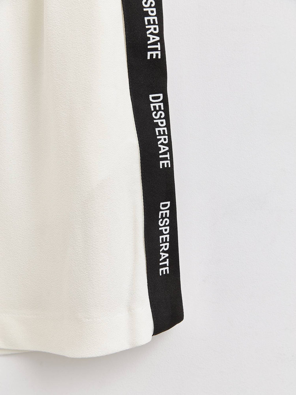 CONTE LS 1596 Шорты с боковыми карманами из фактурной вискозы Desperate off-white