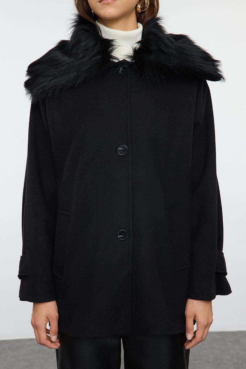 Siyah C?kar?labilir Yaka Kurk Detayl? Regular Midi Yunlu Kaban TWOAW25KB00070