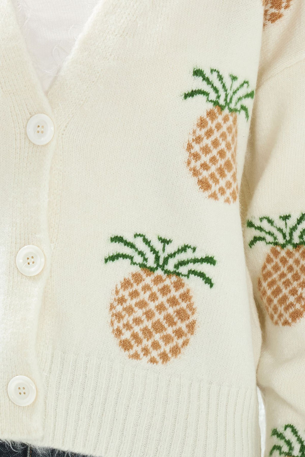 TRENDYOLMILLA Ekru Yumusak Dokulu Kiraz Desenli V Yaka Triko H?rka TWOAW25HI00377  фото 3