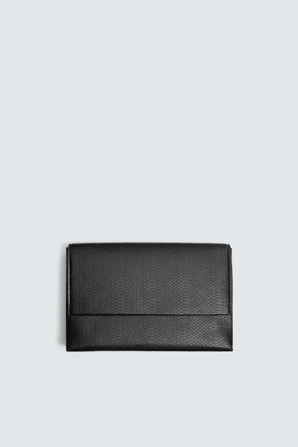 TEXTURED CLUTCH BAG