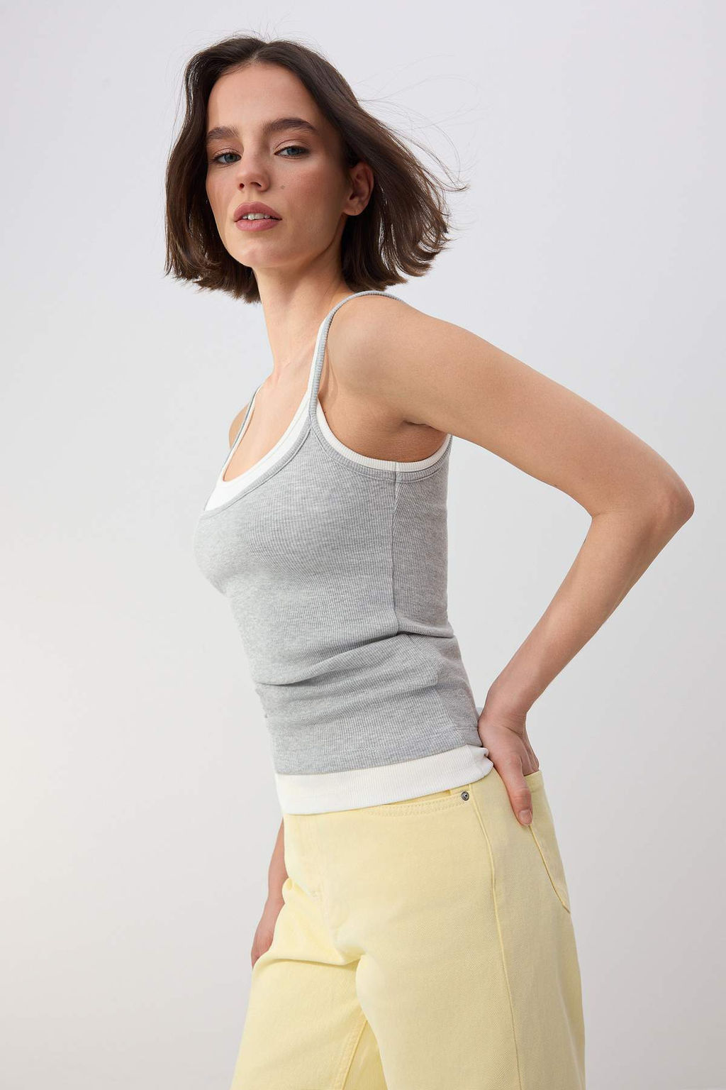 Wardrobe Essentials-Gri Melanj Renk Bloklu Fitted/Vucuda Oturan Esnek Orme Atlet TWOSS26AL00008