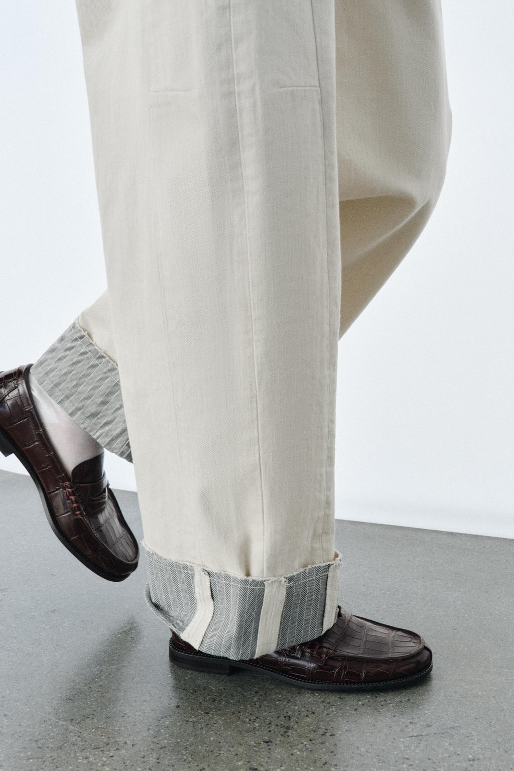 EMBOSSED LEATHER LOAFERS - Zara фото 2