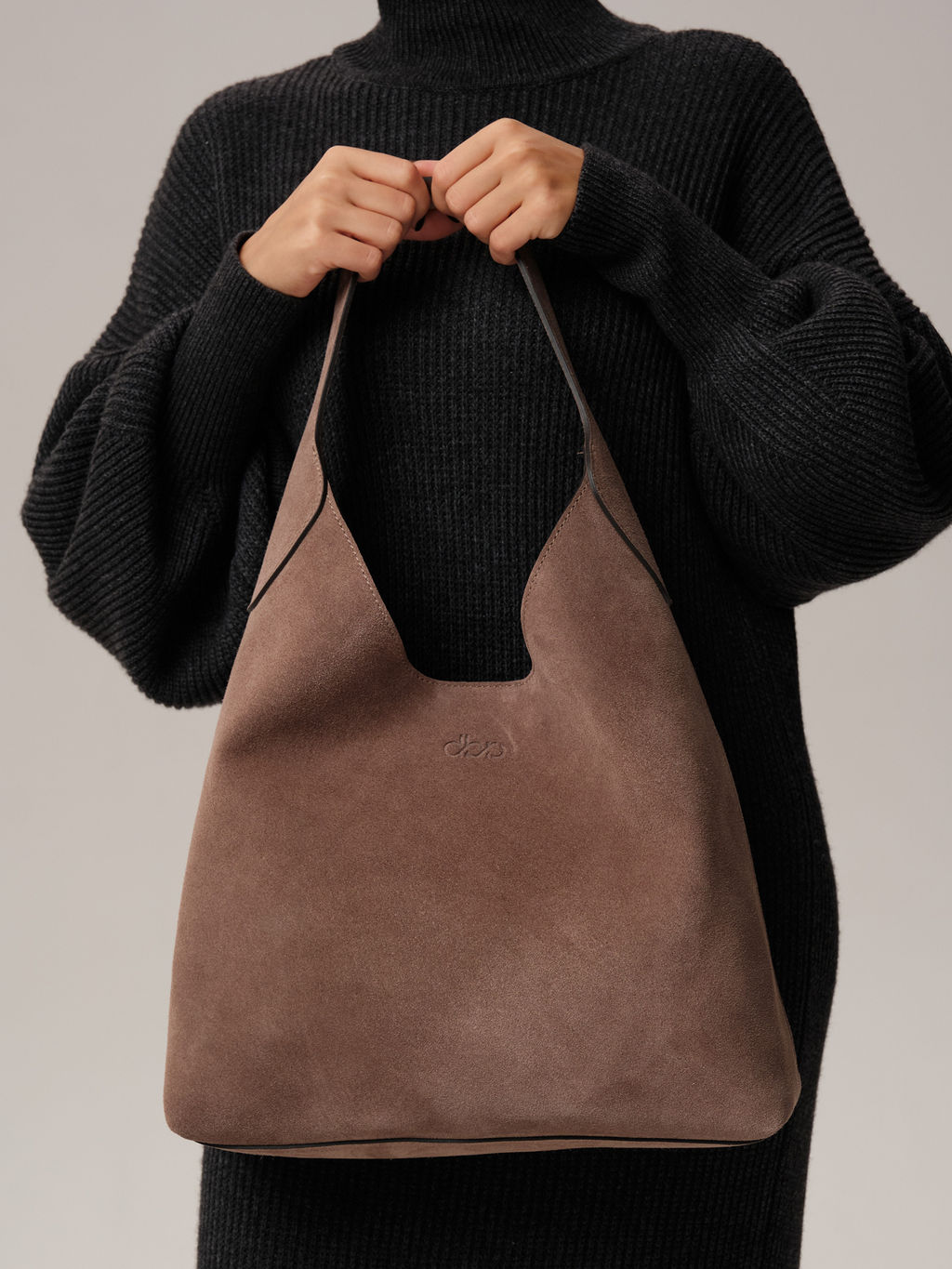 Замшевая сумка хобо Michele DBR 31156 капучино