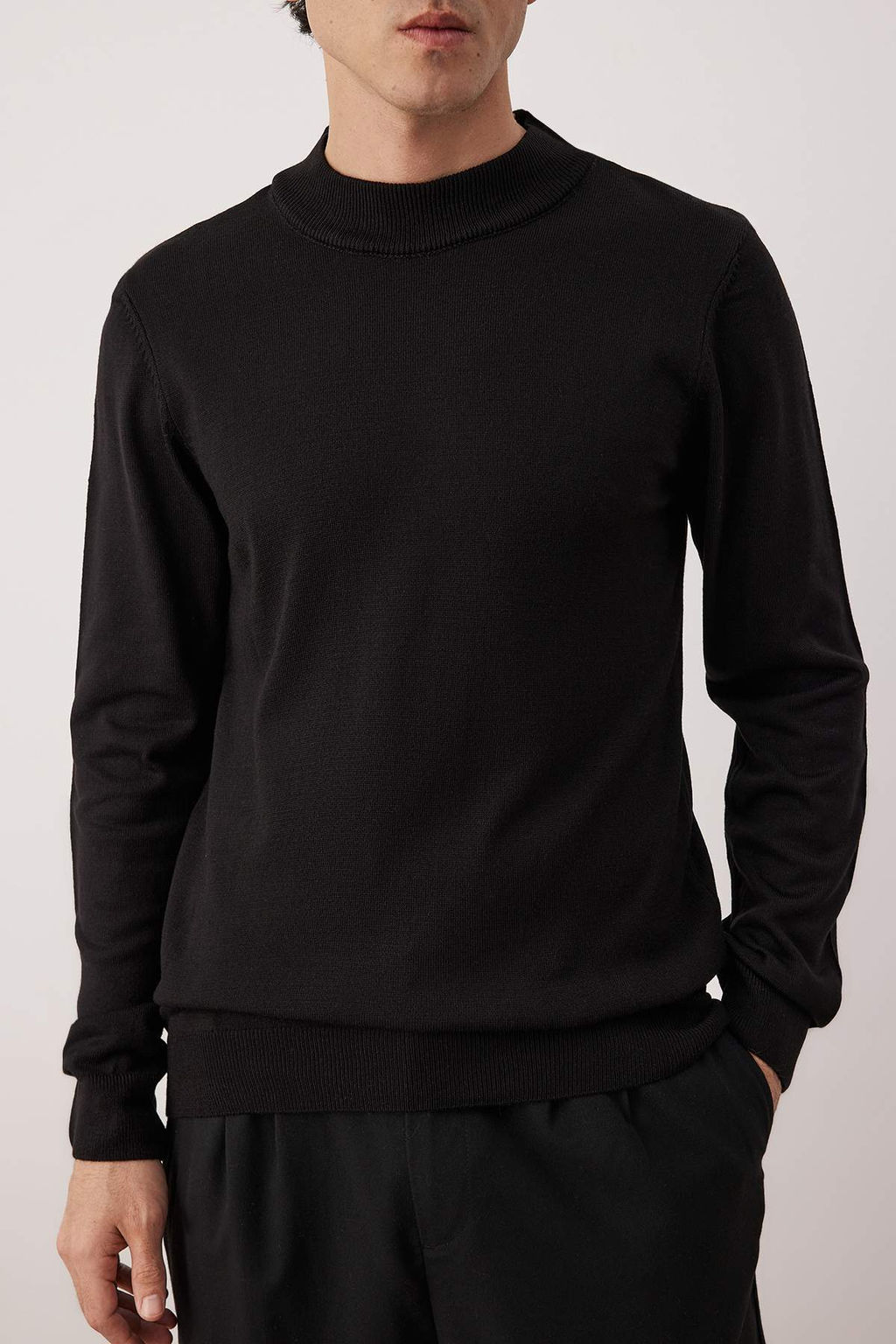 Siyah Slim Fit Dar Kesim Yar?m Bal?kc? Yaka Basic Kazak TMNAW21KZ0758