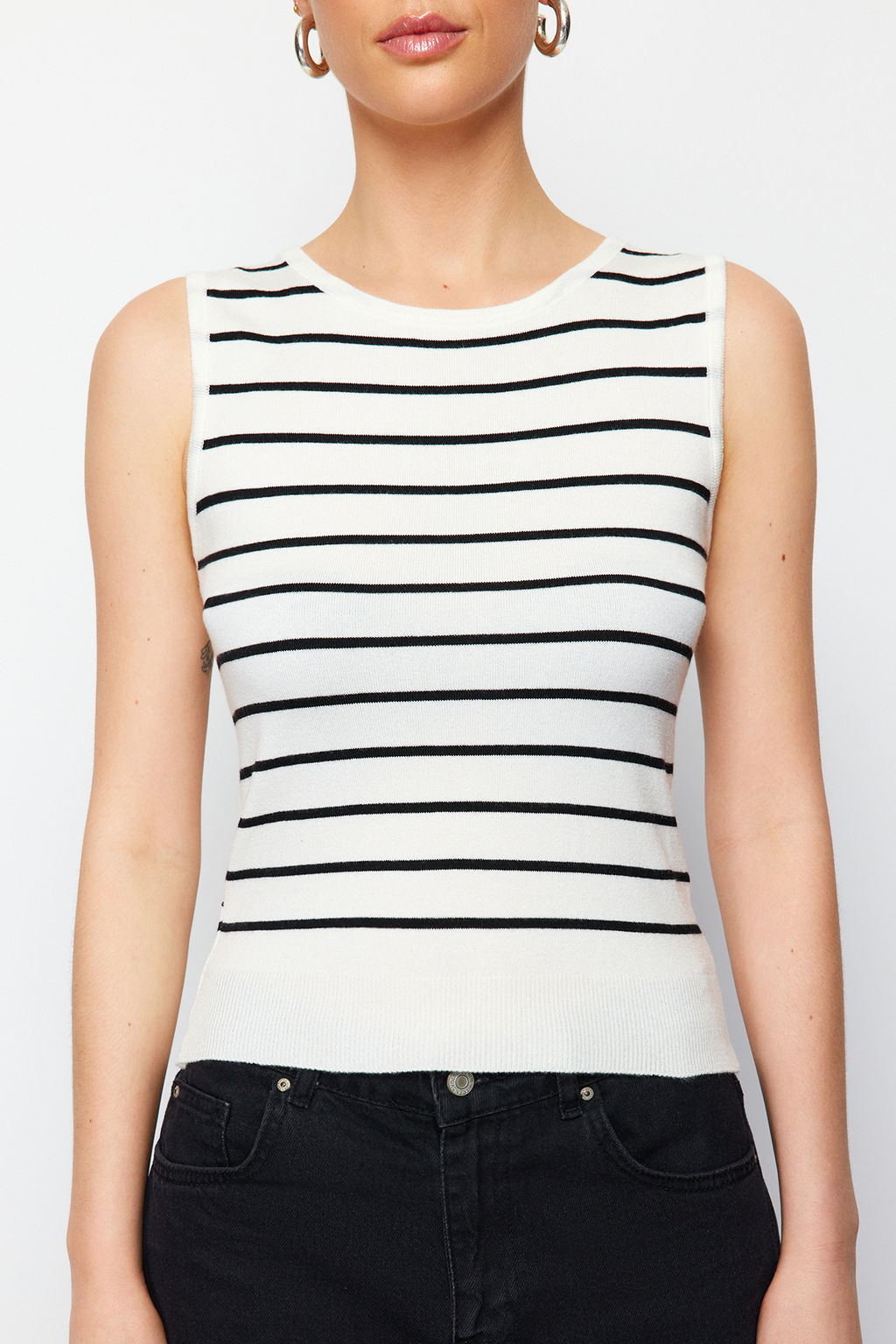 Trendyolmilla Ekru Premium Iplik/Ozel Iplik Cizgili Polo Yaka Triko Bluz TWOSS24BZ00387