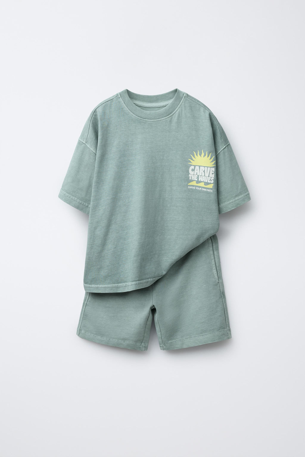 GARMENT DYE PRINT T-SHIRT AND BERMUDA SHORTS SET